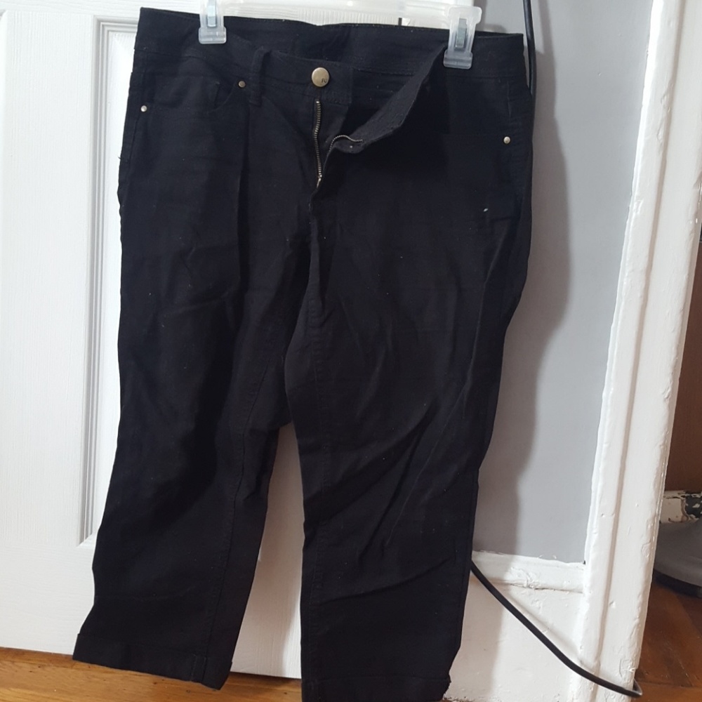 Black Capris